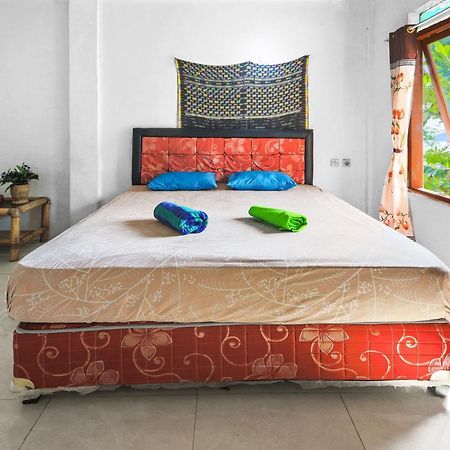 Palulu Garden Homestay Лабуан-Бахо Экстерьер фото