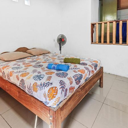Palulu Garden Homestay Лабуан-Бахо Экстерьер фото
