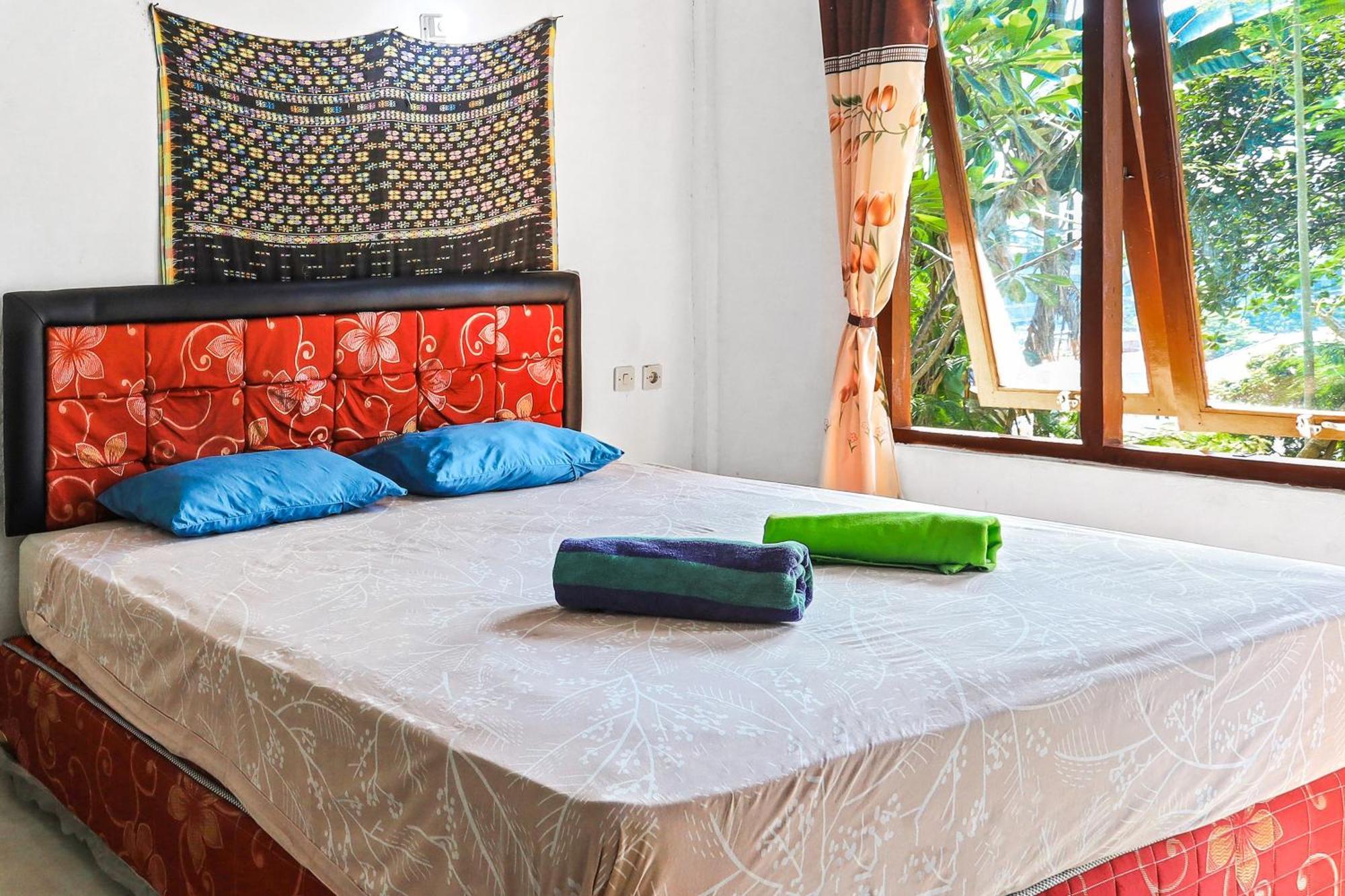 Palulu Garden Homestay Лабуан-Бахо Экстерьер фото