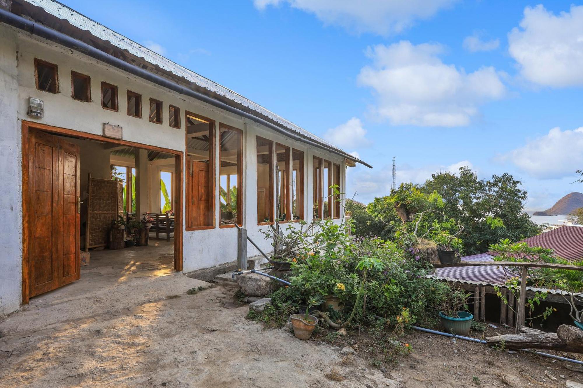 Palulu Garden Homestay Лабуан-Бахо Экстерьер фото