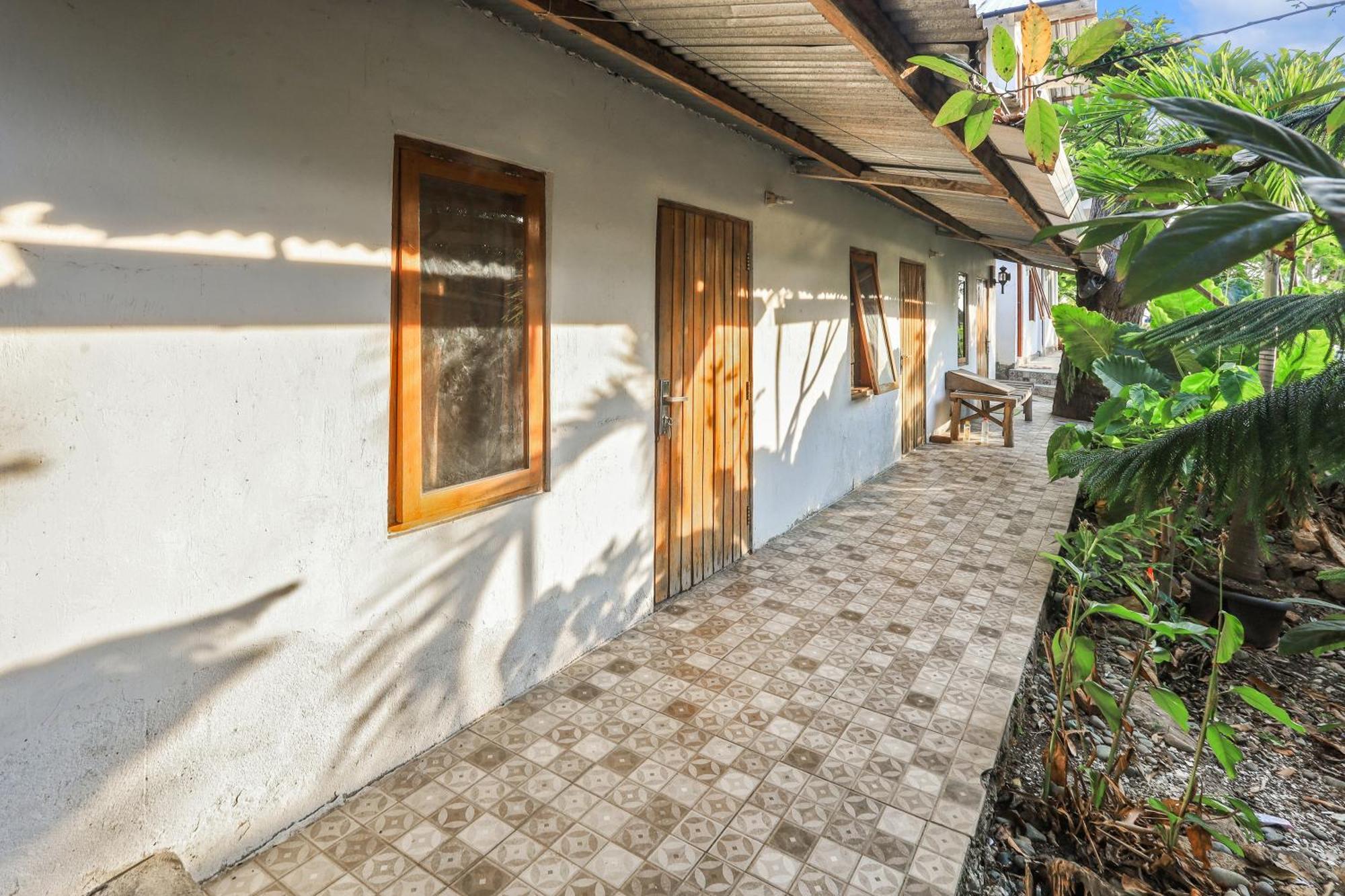Palulu Garden Homestay Лабуан-Бахо Экстерьер фото