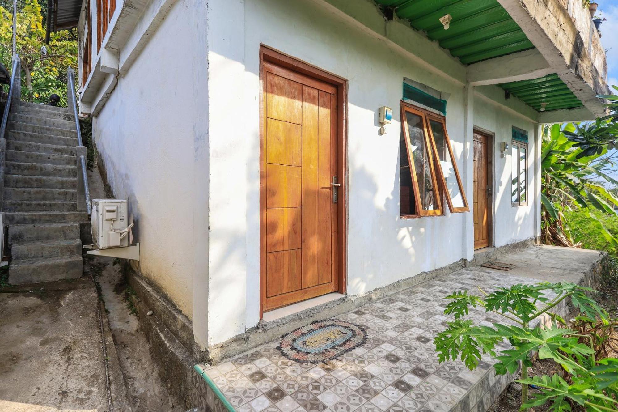 Palulu Garden Homestay Лабуан-Бахо Экстерьер фото